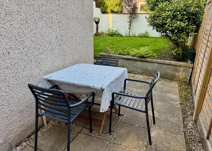 Rosebery House In Quiet Area Of City Centre