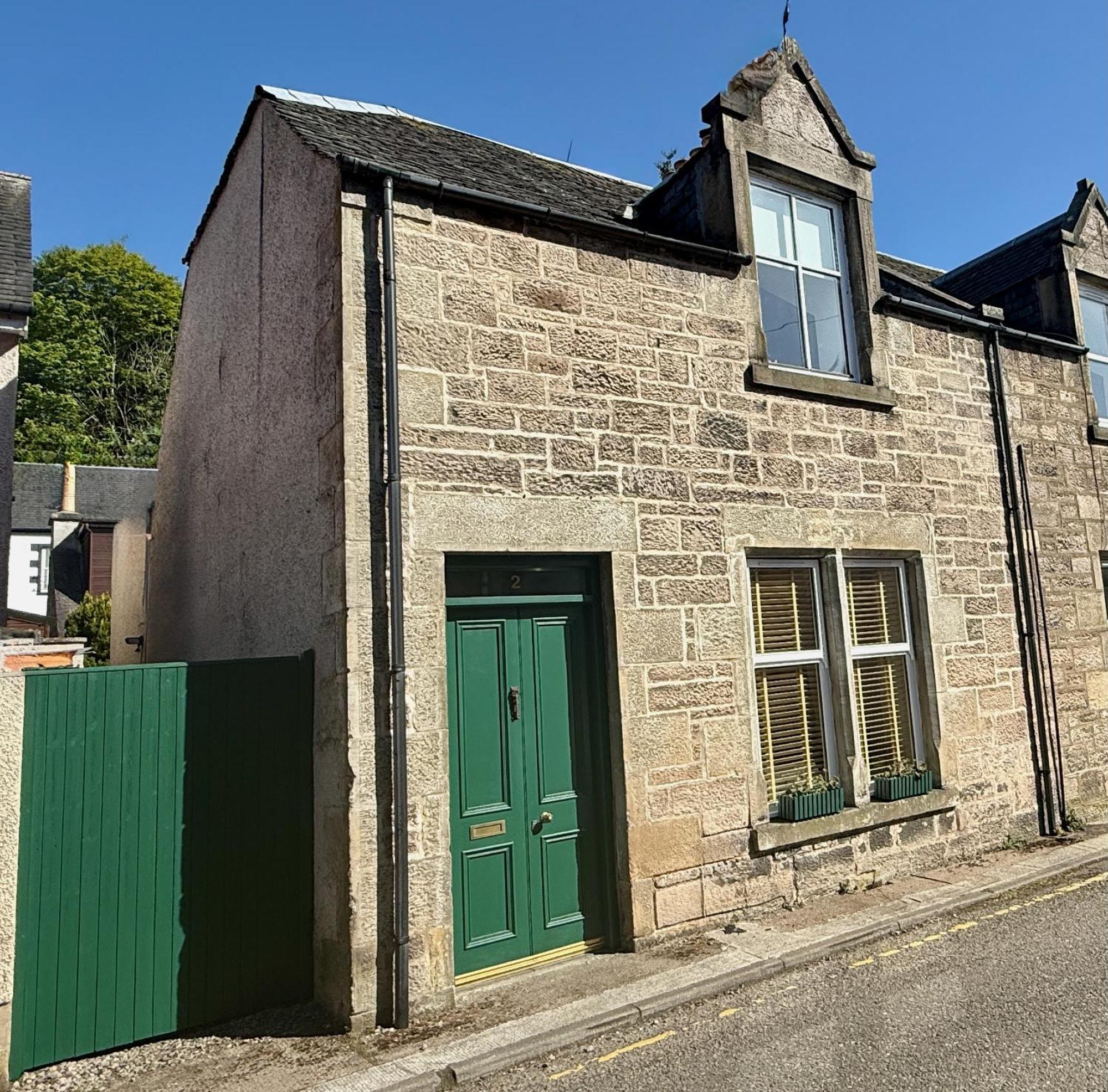 Rosebery House In Quiet Area Of Centre * Inverness