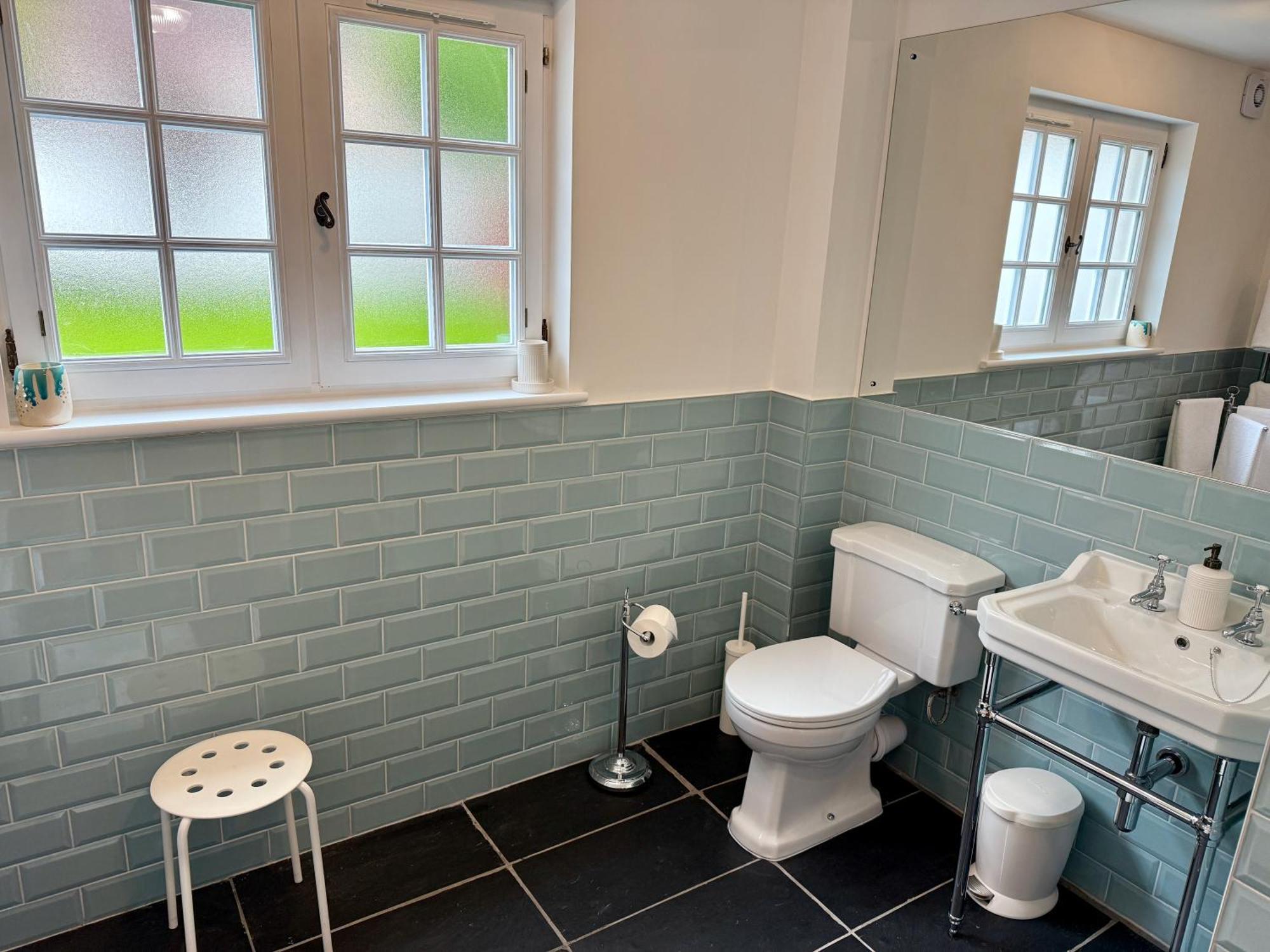 Rosebery House In Quiet Area Of Centre *